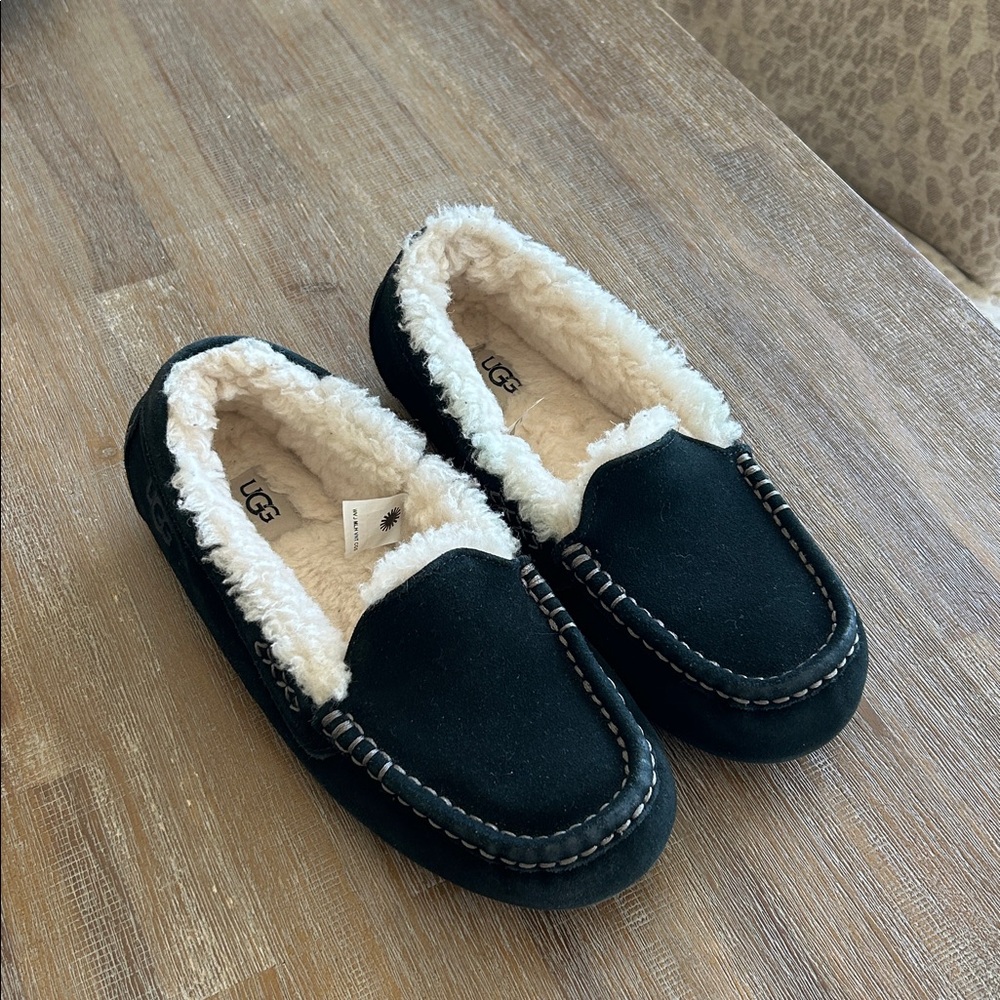 UGG Black Ansley Moccasin Slippers with Cream Lining - Picture 2 of 5